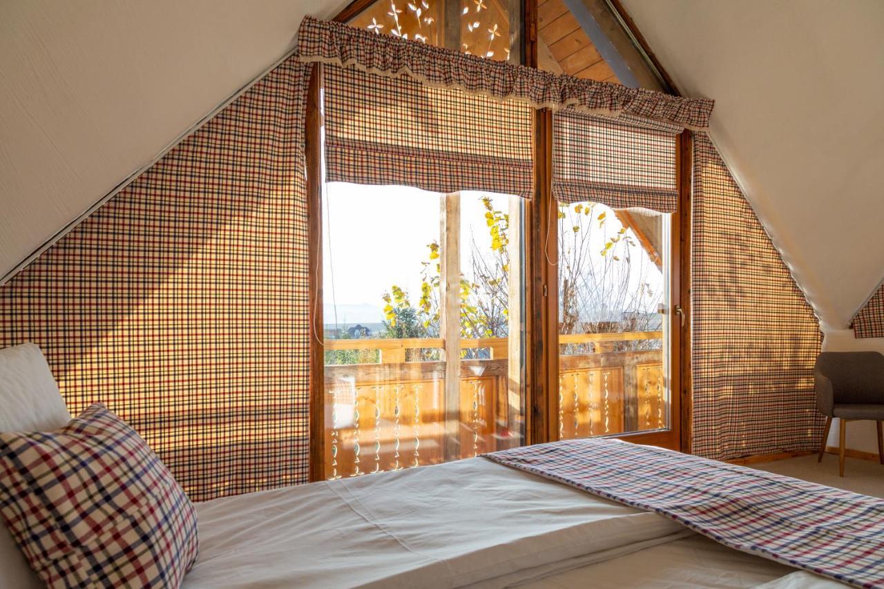Casele Cu Stuf B&B Haus Ulrike Sălicea Exterior foto